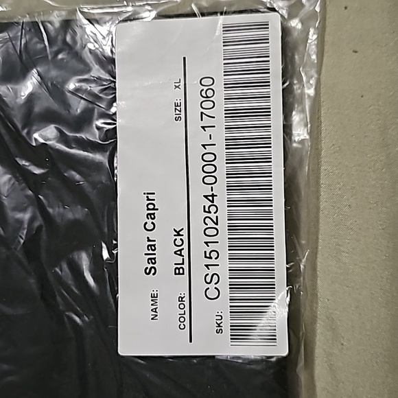 Fabletics Salar Capri Black XL - Picture 3 of 4